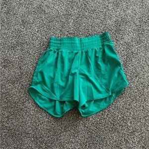 lululemon athletica Kelly green hottie hot high rise short 4.0